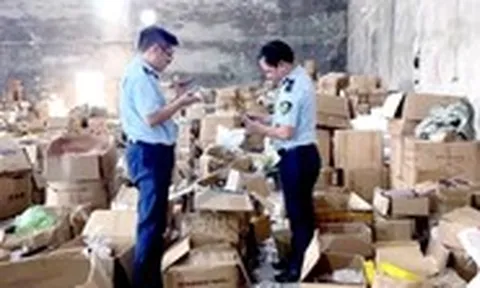 Quản lý thực phẩm trong 'siêu đô thị': Không ngoại lệ cho hàng nhà làm