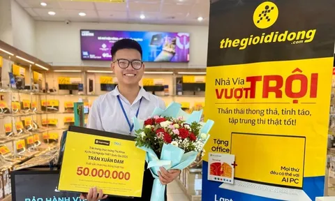 Thế Giới Di Động vinh danh các thủ khoa bằng học bổng 50 triệu, tặng cả laptop AI
