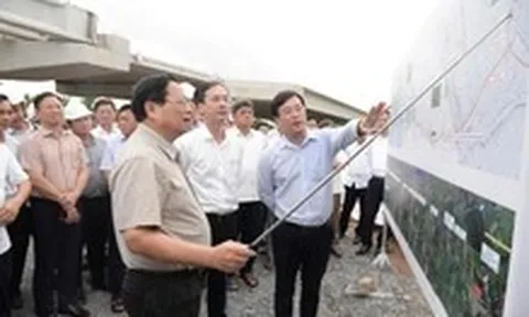 Thủ tướng Phạm Minh Chính kiểm tra tiến độ cao tốc Cao Lãnh - An Hữu