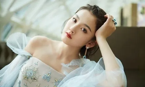 "Đệ nhất mỹ nhân" Tống Tổ Nhi khiến người hâm mộ lo lắng