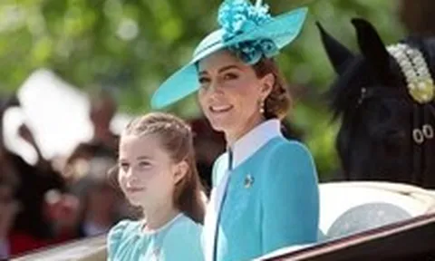 Công nương Kate Middleton, Công chúa Charlotte và gu thời trang đẳng cấp hoàng gia
