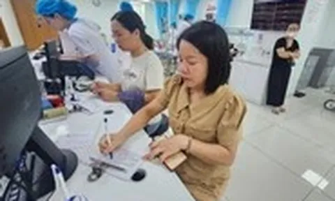 Rò rỉ hóa chất từ nhà máy bột giặt VICO, người dân bị ngất phải đi viện