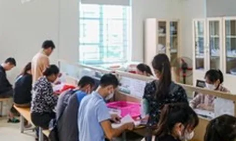 Lao động mất việc có thể ngồi nhà làm thủ tục hưởng trợ cấp thất nghiệp