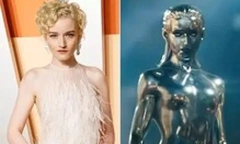 Julia Garner, phản diện của Bộ tứ siêu đẳng, say mê thời trang cổ điển