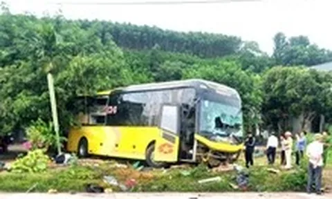 Tạm giữ tài xế lái xe khách bị tai nạn khiến 10 người chết