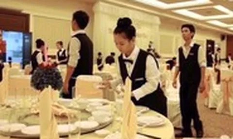 Rể người Úc thắc mắc về cuộc tranh luận mang đồ ăn đám tiệc về nhà