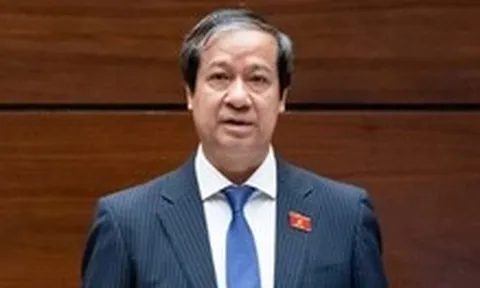 Bộ trưởng trả lời cử tri việc không biến học sinh thành 'công cụ' kiếm thêm thu nhập của giáo viên