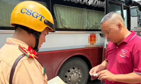 Nếu CSGT không chấp nhận kiểm tra GPLX trên VNeID, người dân có thể phản ánh tới Cục trưởng CSGT