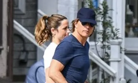 Tom Cruise công khai hẹn hò cùng bạn diễn Ana de Armas