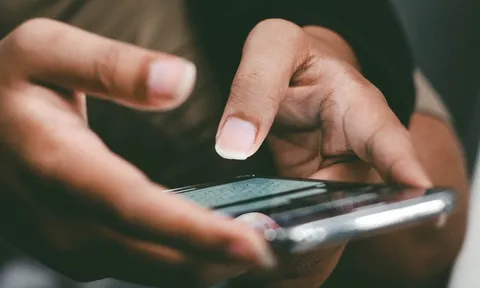 Hà Nội: Con trai tin lời người lạ đòi chuyển 250 triệu đồng, người bố lập tức báo Công an