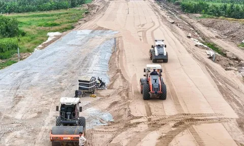 200 mũi thi công, 950 thiết bị, hơn 2.100 kỹ sư, công nhân, quyết tâm hoàn thành dự án 27.500 tỷ đồng vào cuối năm nay theo chỉ đạo của Thủ tướng