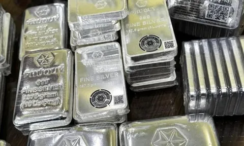 Giá bạc lao dốc sau cuộc họp của FED