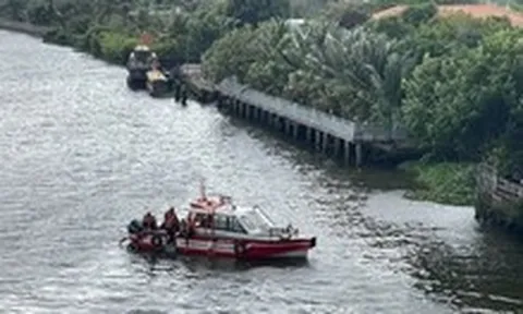 Tìm cô gái nghi nhảy cầu Phú Long, TP.HCM, bất ngờ phát hiện thi thể nam giới