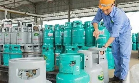 Giá gas giảm tháng thứ ba liên tiếp