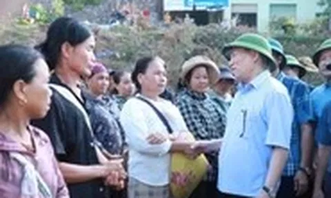 Phó thủ tướng Hồ Đức Phớc: Không để người dân vùng lũ đứt bữa, thiếu chỗ ở