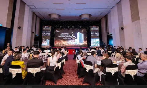 Lộ diện sản phẩm cuối cùng trong BST khối đế - THE SYMPHONY