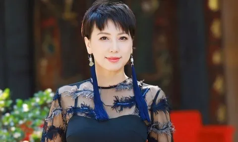 Mẹ vợ hot nhất làng bóng khoe chân dài cực phẩm