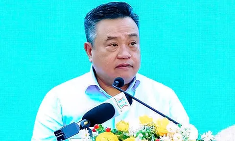 Chủ tịch Hà Nội: Tưới rửa mặt đường, phun sương dập bụi tại các tuyến phố để bảo vệ môi trường