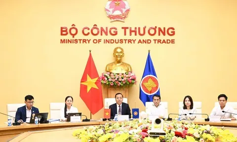 ASEAN huy động vốn kết nối điện xuyên biên giới