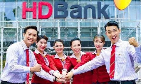Cổ phiếu ngân hàng nhận chuyển giao bắt buộc đồng loạt tăng mạnh phiên 14/8: HDB, VPB, MBB tím trần, VCB xanh hơn 4,3%