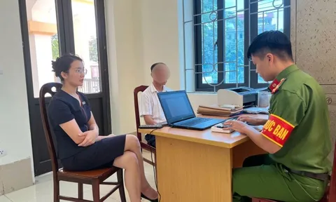 Tài khoản hết tiền, cụ ông đến ngân hàng rút sổ tiết kiệm 300 triệu đồng, nhân viên SHB không làm theo yêu cầu mà báo Công an