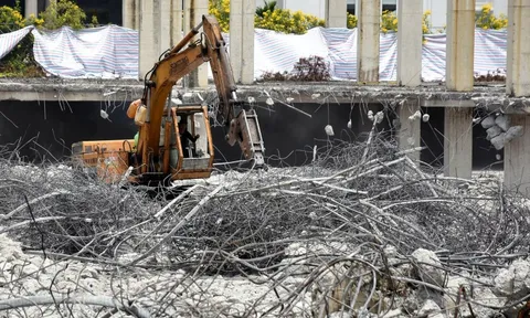 Tháo dỡ khu phức hợp 2,2ha không phép ở phường trung tâm tại Đồng Nai