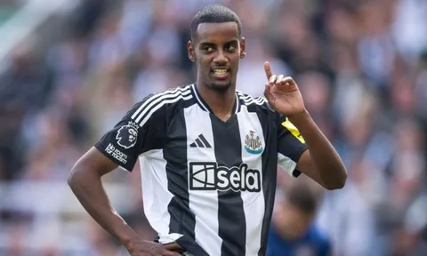 Isak đối mặt nguy cơ bị Newcastle sa thải vì "nổi loạn"