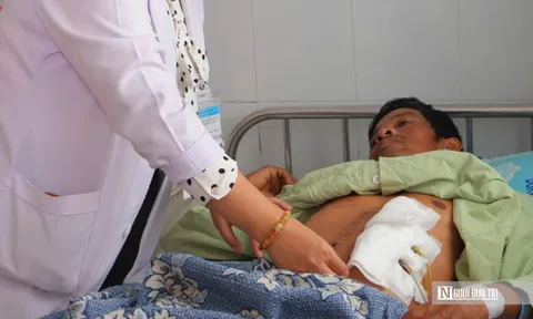 Giành lại sự sống cho bệnh nhân vỡ tá tràng trong đêm
