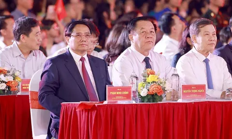 Thủ tướng dự chương trình 'Hà Nội - Từ mùa thu lịch sử năm 1945' tái hiện 80 năm lãng mạn, bi tráng