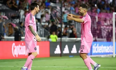 Messi tỏa sáng sau chấn thương