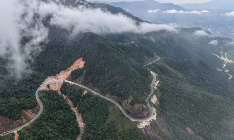 Khánh Lê - Cung đèo hiểm mù sương - Kỳ 3: Đu dây, leo núi, đối mặt rắn độc để mở đèo