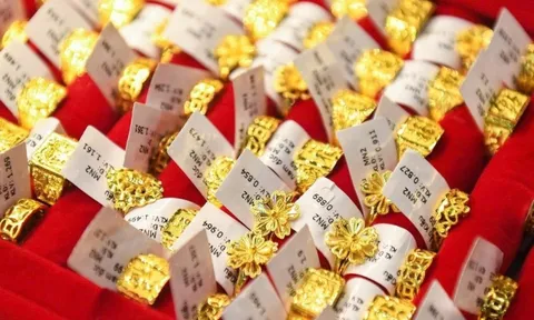 Hôm nay, giá vàng nhẫn, vàng SJC bật tăng trở lại, tiến sát mốc 125 triệu đồng/lượng