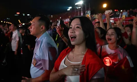 ‘Tự hào là người Việt Nam’ bùng nổ với Quốc ca, Đường tới ngày vinh quang