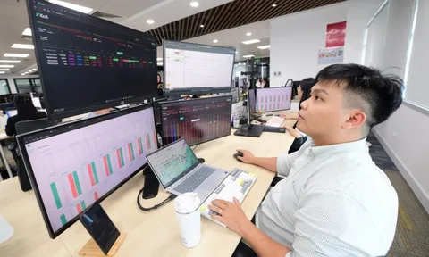 Chứng khoán chao đảo: Lao vào gom hàng rớt giá, hay chốt lời và giữ tiền?