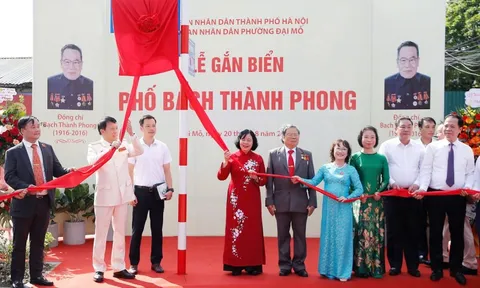 Bộ trưởng Bộ Công an và bí thư Hà Nội gắn biển 2 tên phố ở Hà Nội