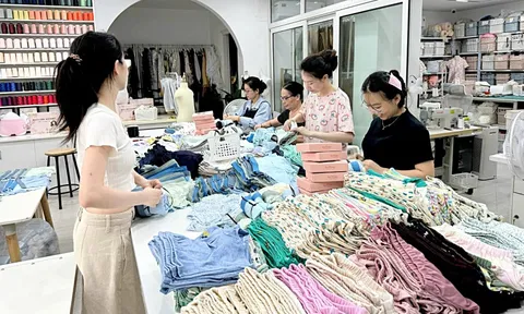 Những 'mảnh vải nhỏ' gói tình yêu lớn