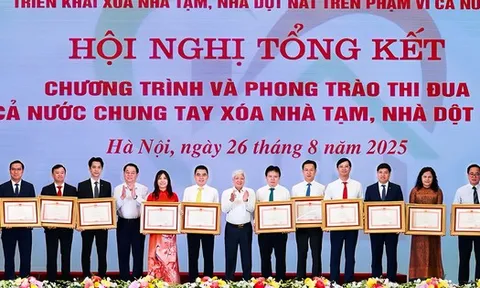 HDBank nhận bằng khen của Thủ tướng vì đóng góp tích cực trong chương trình xóa nhà tạm, dột nát