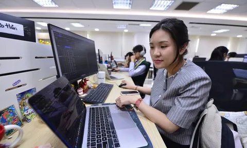 Khối ngoại bán ròng đột biến hơn 4.000 tỉ, xả mạnh loạt cổ phiếu 'hot' nào?