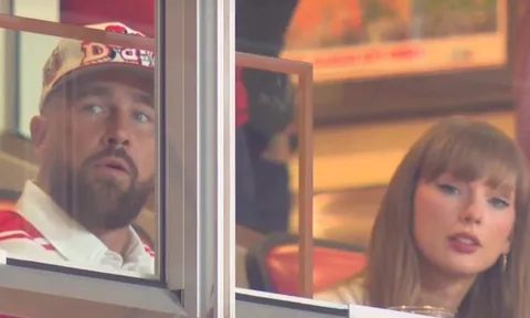 Taylor Swift và Travis Kelce lần đầu lộ diện sau thông báo đính hôn chấn động