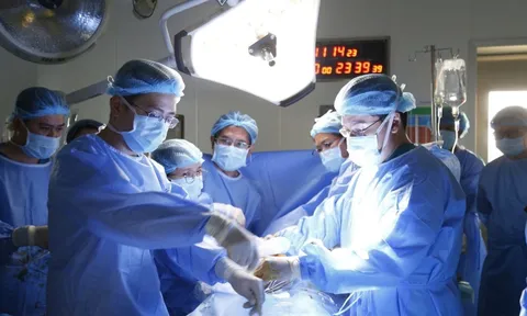 TP.HCM thành trung tâm y tế khu vực: không thể đua, phải bẻ lái để vượt