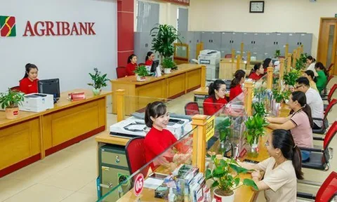 Ngân hàng ở TP HCM, Đồng Nai làm xuyên lễ để chi trả 100.000 đồng quà tặng cho người dân