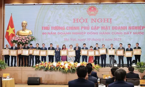 LPBank đón nhận bằng khen của Thủ tướng tại Hội nghị 80 năm doanh nghiệp