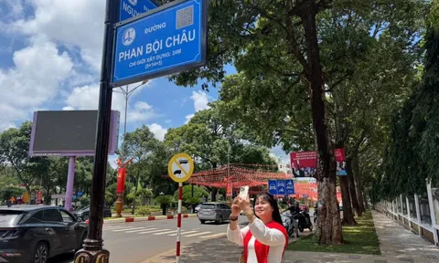 Quét mã QR trên bảng tên đường, tra cứu lịch sử Buôn Ma Thuột