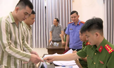 Công bố quyết định đặc xá cho 484 phạm nhân tại trại giam Thanh Cẩm, Thanh Phong