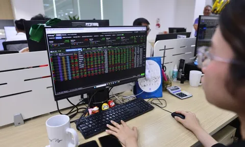 Loạt giao dịch cổ phiếu khủng sau nghỉ lễ, lãnh đạo bất động sản 'đua' thoái vốn