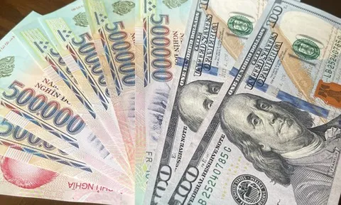 Giá USD tự do tăng mạnh lên 26.900 đồng