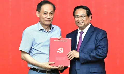 Thủ tướng Phạm Minh Chính trao quyết định cho các nhân sự