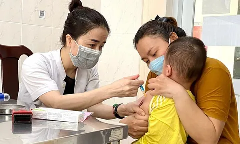 Y tế cơ sở Hà Nội trước "điểm nghẽn" thiếu nhân lực và hạ tầng xuống cấp