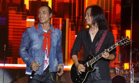 Khi ‘Đất nước trọn niềm vui’, ‘Viết tiếp câu chuyện hòa bình’ hát kiểu rock