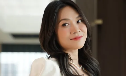 "Họa mi tóc nâu" lần hiếm hoi khoe tấm lưng ngọc ngà khiến dân tình "bấn loạn"